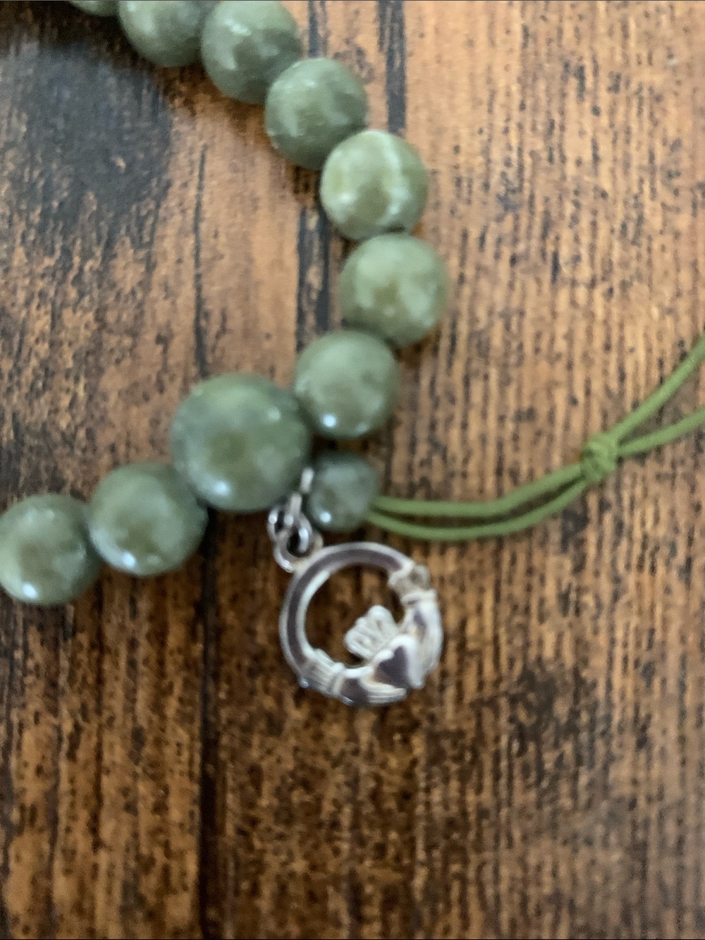 Green Jade Beaded Stretch Bracelet with Claddaugh Charm. - Picture 2 of 3